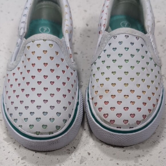 Kids Slip-On Shoes with Heart Pattern - Picture 6 of 6